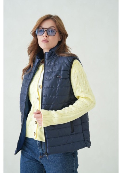 İçi Astarlı Su ve Rüzgar Geçirmez Cepli Kadın Yelek