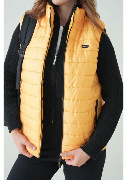 İçi Astarlı Su ve Rüzgar Geçirmez Cepli Kadın Yelek