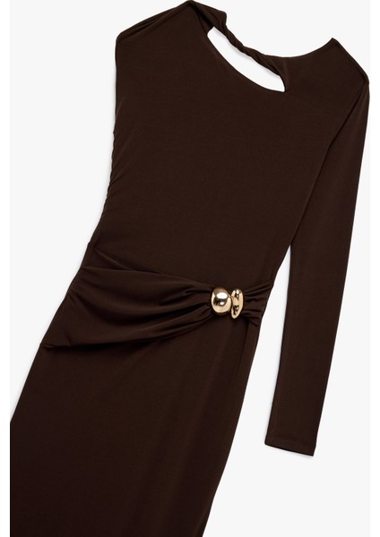 Uzun Kollu Metal Aksesuarlı Sırtı Pencere Detaylı Uzun Tek Omuz Elbise modelleri