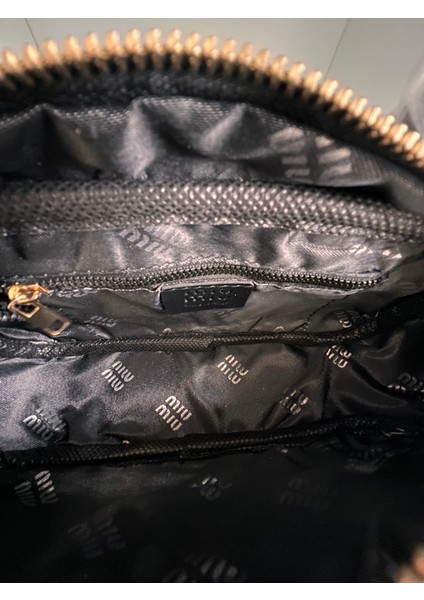 Miu Miu Siyah Deri Çanta En 24 cm Boy 14 cm fiyatları