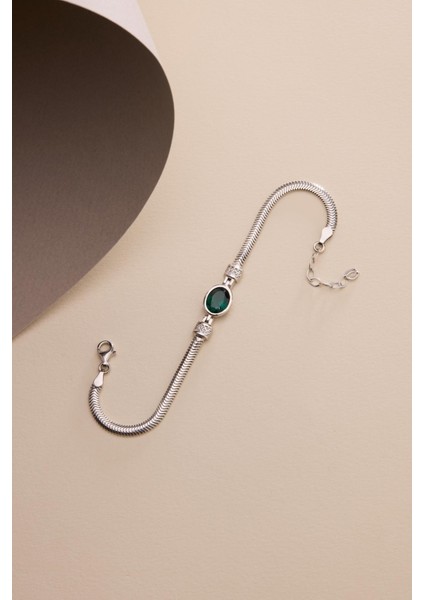 925 Ayar Gümüş Balık Sırtı Model Zincirli Rodyum Oval Yeşil Taşlı Bileklik