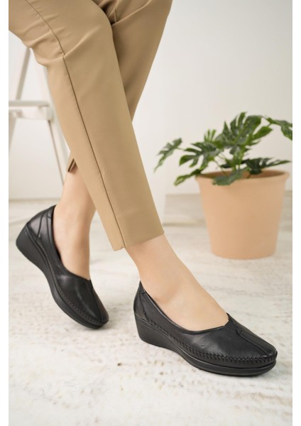 1013 Siyah Hakiki Deri Poli Taban Anatomik Kadın Ayakkabı