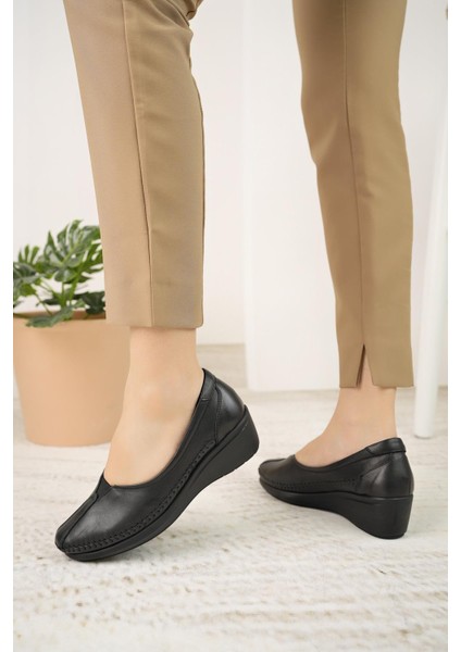 1013 Siyah Hakiki Deri Poli Taban Anatomik Kadın Ayakkabı