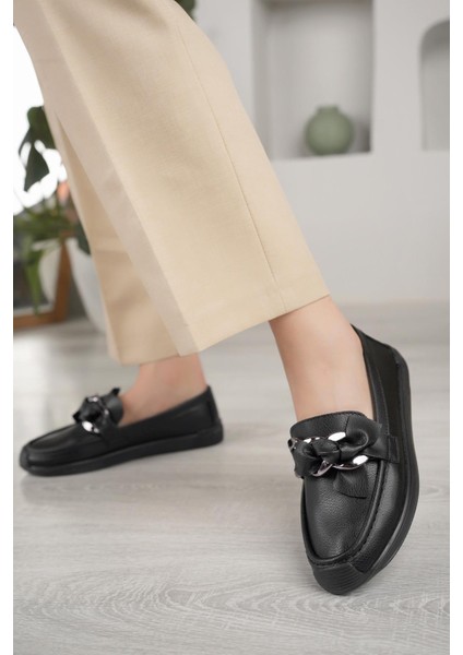 Ceylan 57 Siyah Zincir Tokalı Kadın Ayakkabı