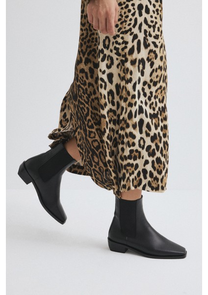 Bot 2303 - Küt Burun Yanları Lastikli Siyah Kadın Bot