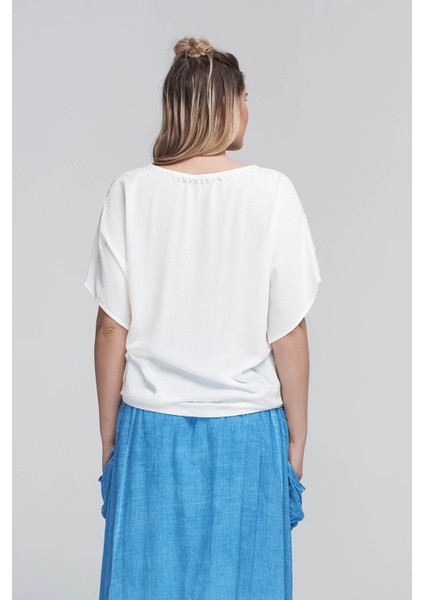 V Yaka Dantel Detaylı Büyük Beden Bluz Ekru fırsatları