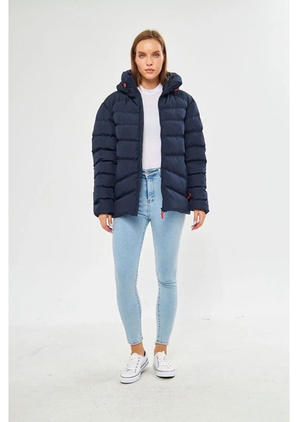 İçi Astarlı Su ve Rüzgar Geçirmez Cepli Kapüşonlu Kadın Mont