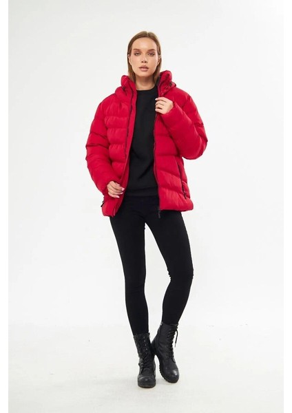 İçi Astarlı Su ve Rüzgar Geçirmez Cepli Kapüşonlu Kadın Mont