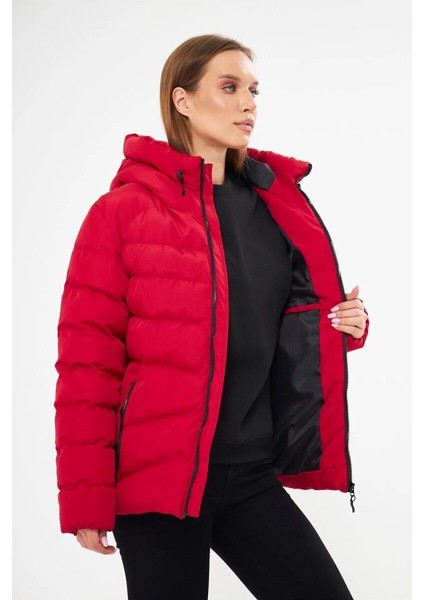 İçi Astarlı Su ve Rüzgar Geçirmez Cepli Kapüşonlu Kadın Mont