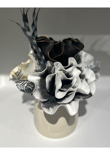 Küçük Beyaz Cezve Saksı Aranjman Çiçek fiyatları