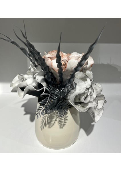 Küçük Beyaz Cezve Saksı Aranjman Çiçek modelleri