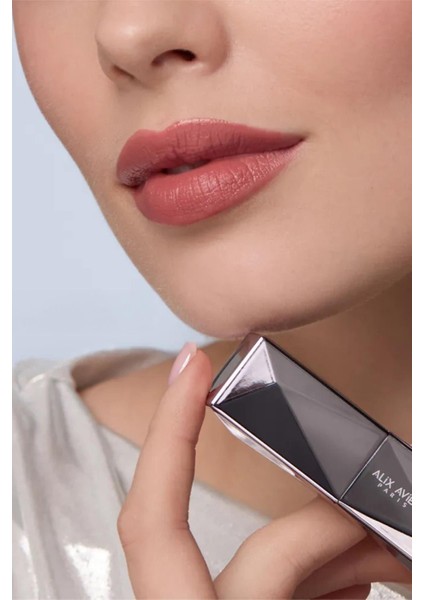 Uzun Süre Kalıcı Nemlendirici Pürüzsüz Etkili Yarı Mat Ruj - Satin Touch Lipstick 804 Terra Rose