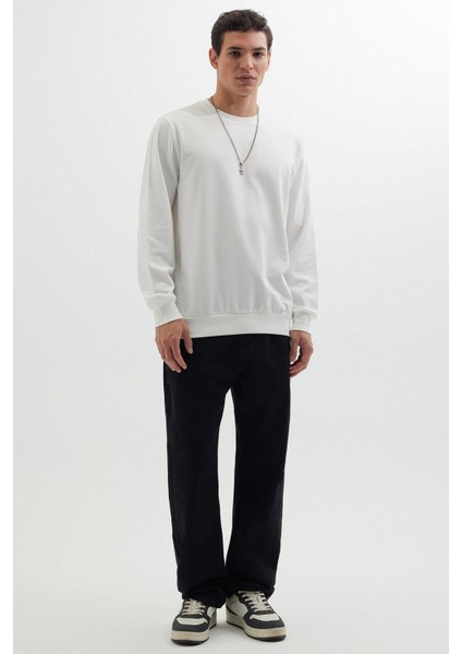 Erkek Relax Fit Rahat Kesim %100 Pamuk 2 Iplik Bisiklet Yaka Beyaz Sweatshirt fırsatları