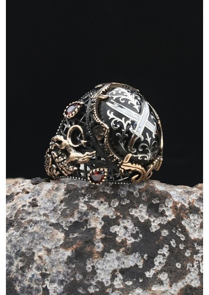 Ay Yıldızlı ve Kurt Figürlü ve Hz. Ali'nin Kılıcı Zülfikar Sıkma Kehribar Taşlı 925 Ayar Gümüş Erkek Yüzük 902328