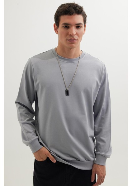 Erkek Relax Fit Rahat Kesim %100 Pamuk 2 Iplik Bisiklet Yaka Açık Gri Sweatshirt