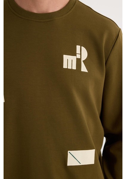 Erkek Relax Fit Rahat Kesim Pamuklu Lastikli Kol Bisiklet Yaka Baskılı Haki Sweatshirt modelleri