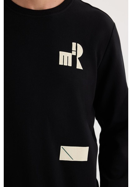 Erkek Relax Fit Rahat Kesim Pamuklu Lastikli Kol Bisiklet Yaka Baskılı Siyah Sweatshirt modelleri