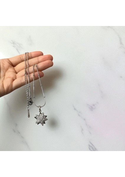 Kadın Gümüş 316L Çelik Yıldız Figürlü Kolye Dönen Uçlu Kolye – Paslanmaz Suya Dayanıklı Zarif Takı – Hediyelik Gümüş Kolye