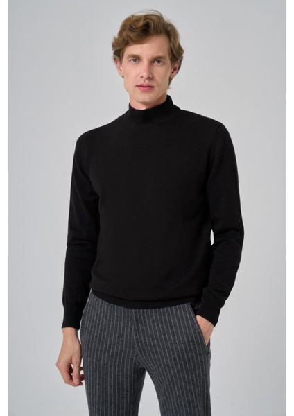 Erkek Koyu Siyah Basic Yarım Balıkçı Yaka Dynamic Fit Rahat Kesim Triko