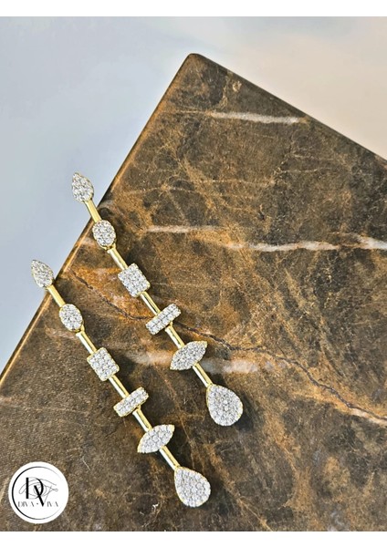 - Glow Earrings – Gold Kaplama Taş Detaylı Kadın Küpe (KOD-357)