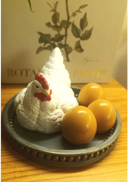 Dekoratif Tavuk ve Yumurtalar Tepsili Biblo Set - Bereket ve Bolluk Temalı Beyaz Tavuk Figürü fırsatları
