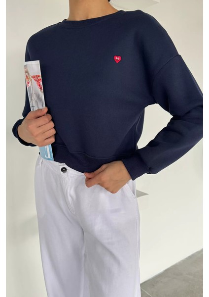 Kadın Bisiklet Yaka Kalp Nakışlı Üç Iplik Şardonlu Sweatshirt P-00018602 modelleri