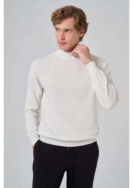Erkek Koyu Beyaz Basic Yarım Balıkçı Yaka Dynamic Fit Rahat Kesim Triko modelleri