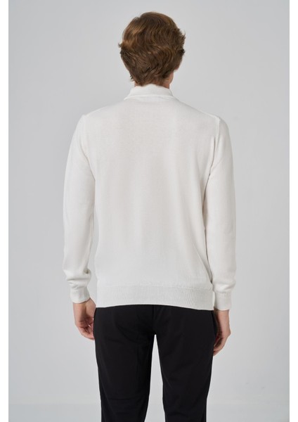 Erkek Koyu Beyaz Basic Yarım Balıkçı Yaka Dynamic Fit Rahat Kesim Triko