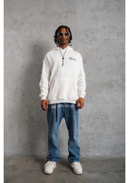 Erkek Oversize Üç Iplik Kapüşonlu Sweat – Kol ve Etek Ribana Detaylı, Ön ve Sırt Baskılı, Kanguru Cepli Rahat Kalıp Model - Beyaz modelleri