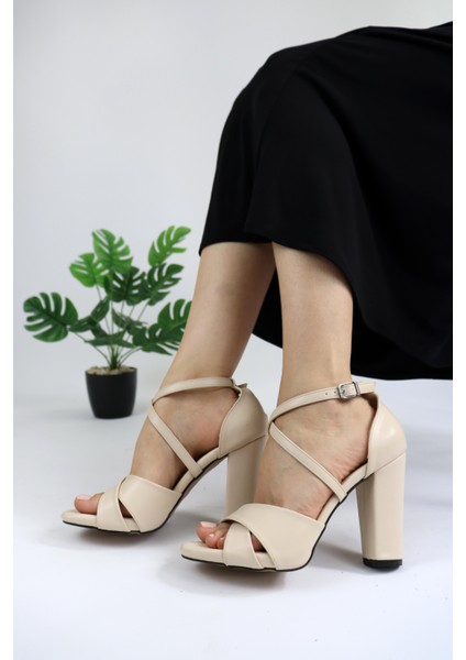 Kadın Çapraz Kedi Gözü Model Topuklu Ayakkabı