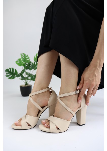 Kadın Çapraz Kedi Gözü Model Topuklu Ayakkabı fiyatları