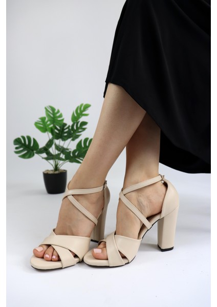 Kadın Çapraz Kedi Gözü Model Topuklu Ayakkabı modelleri