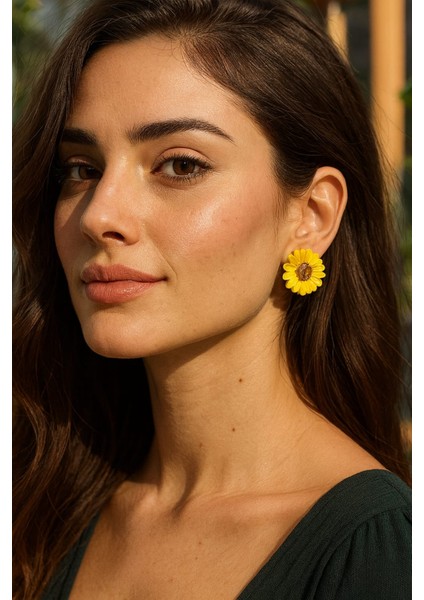 Daisy El Yapımı Sarı Minimal ve Işıltılı Papatya Küpe - Zarif ve Sade