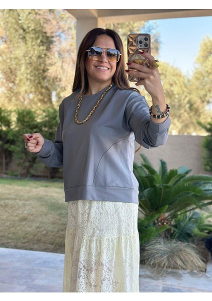 Yuvarlak Yaka Gri Sweatshirt