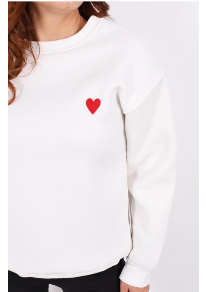 Kadın Bisiklet Yaka Kalp Nakışlı 3 Iplik Şardonlu Sweatshirt modelleri