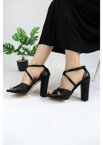 Kadın Çapraz Kedi Gözü Model Topuklu Ayakkabı fırsatları