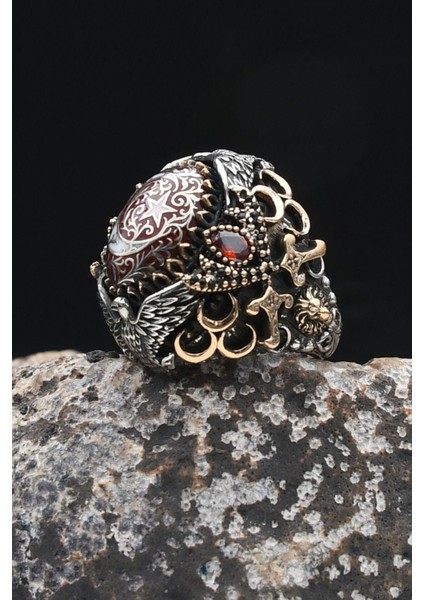 Özel Tasarımv Ay Yıldızlı ve Aslan ve Kartal ve Hz. Ali'nin Zülfikar Kılıcı Figürlü Sıkma Kehribar Taşlı 925 Ayar Gümüş Erkek Yüzüğü 902334