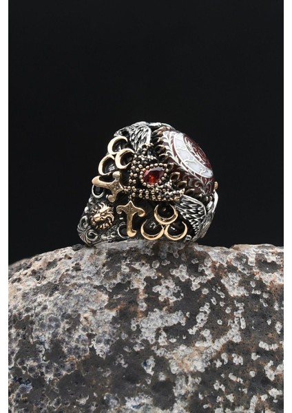 Özel Tasarımv Ay Yıldızlı ve Aslan ve Kartal ve Hz. Ali'nin Zülfikar Kılıcı Figürlü Sıkma Kehribar Taşlı 925 Ayar Gümüş Erkek Yüzüğü 902334 modelleri