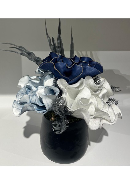 Küçük Siyah Cezve Saksı Aranjman Çiçek fiyatları