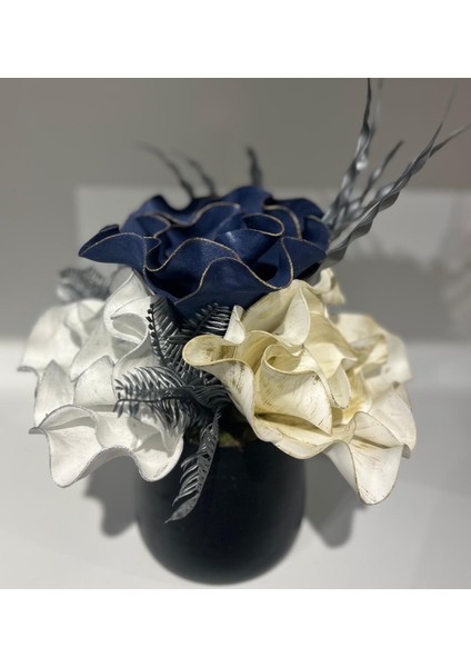 Küçük Siyah Cezve Saksı Aranjman Çiçek fırsatları