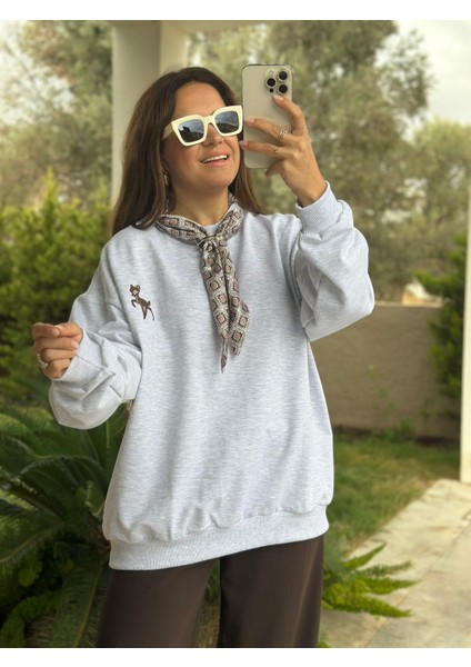 Fularlı Gri Swetshirt