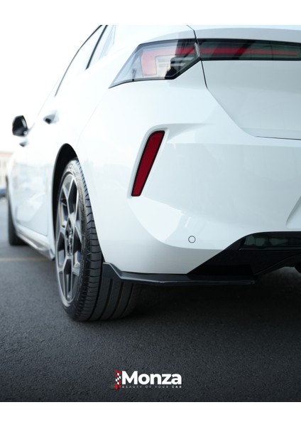 Astra L (2020+) Arka Difizör Ekleri (2 Parça)