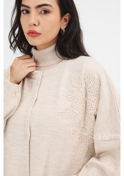 Kadın Bej Nakışlı Çiçek Detay Kepenek Panço modelleri