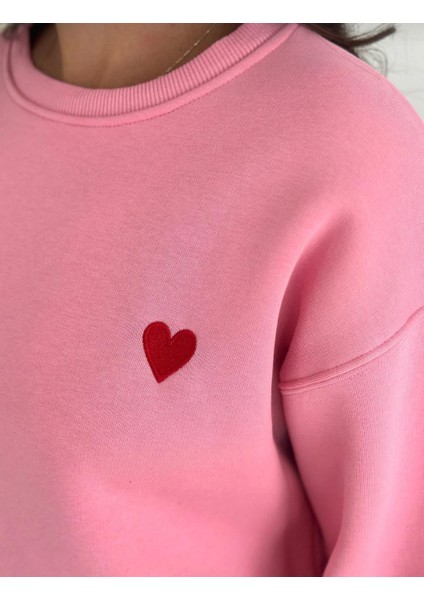 Kadın Bisiklet Yaka Kalp Nakışlı 3 Iplik Şardonlu Sweatshirt fiyatları