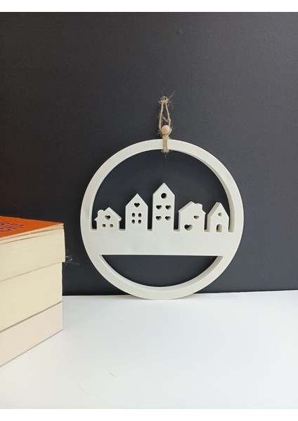 Ev Temalı Duvar Dekoru, Beyaz Renk Yüksek Kaliteli Malzeme El Yapımı Evler Temalı Yuvarlak Askılı Duvar Dekoru, Hediyelik Duvar Dekoru,Ev Dekoru (13cm)