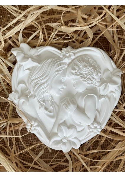 Anne ve Çocuk Sevgisi Temalı Kalp Askılı Duvar Dekoru, Beyaz Renkli Duvar Dekoru, Hediyelik Dekoratif Duvar Dekoru, Anneler Günü Duvar Dekoru, Ev Dekoru