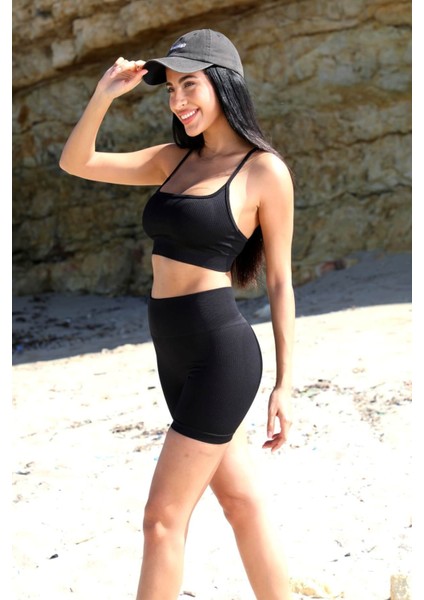 Yüksek Bel Dikişsiz Toparlayıcı Biker Şort – Siyah