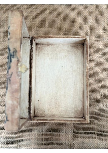 Dekoratif Saklama Kutusu, Vintage Desenli Eskitme Ahşap Malzeme Kilitli El Yapımı Kutu, Masaüstü Saklama Kutusu, Mücevher Kutusu, Hediyelik Dekoratif Ahşap Kutu, Ev Dekoru, Masa Dekoru