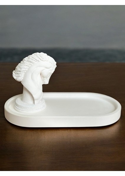 At Heykeli ve Oval Sunumluk Seti, Beyaz Renk Yüksek Kaliteli Malzeme Minimalist At Heykeli ile El Yapımı Oval Sunumluk, Ev Dekoru, Masa Dekoru, Öğretmenler Günü