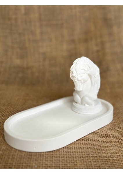 At Heykeli ve Oval Sunumluk Seti, Beyaz Renk Yüksek Kaliteli Malzeme Minimalist At Heykeli ile El Yapımı Oval Sunumluk, Ev Dekoru, Masa Dekoru, Öğretmenler Günü